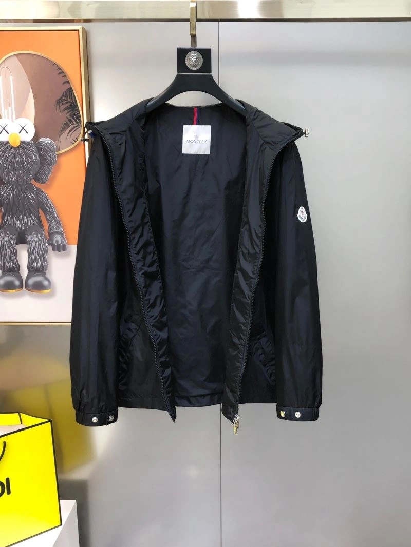 Trendsetting Moncler Outwear 142074