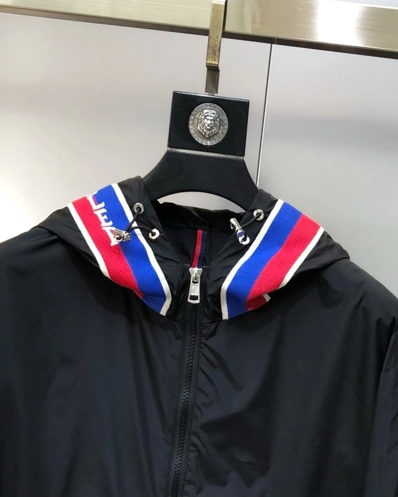 Trendsetting Moncler Outwear 142074