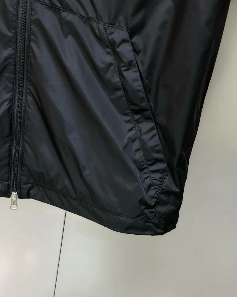 Trendsetting Moncler Outwear 142074