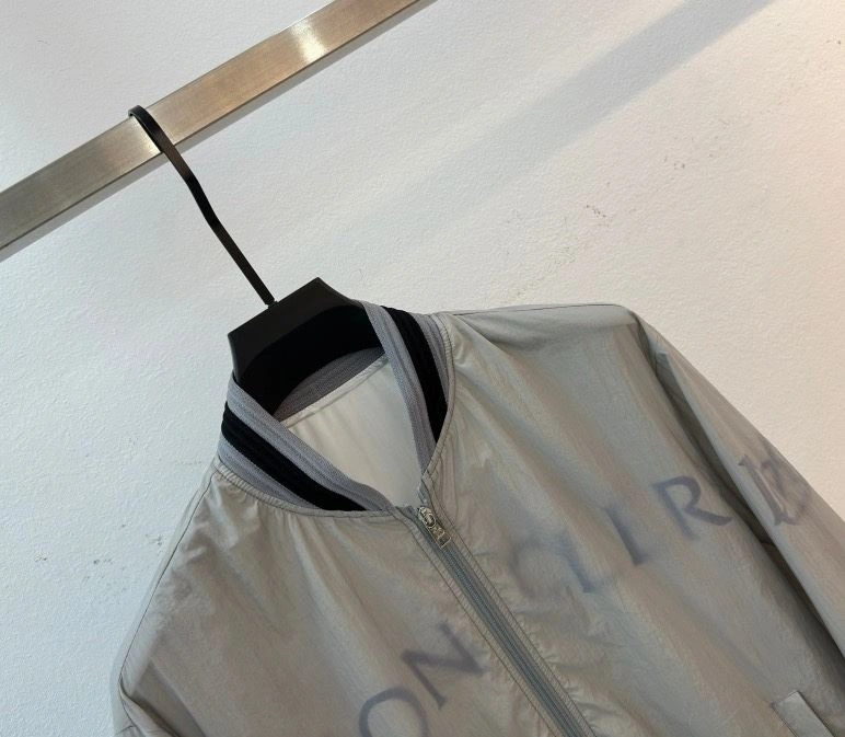 EyeCatching Moncler Outwear 142145
