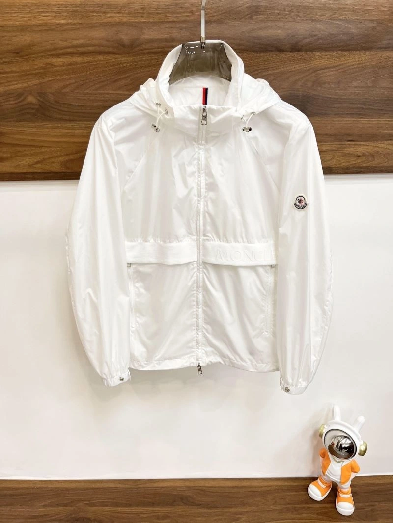 Classic Moncler Outwear 142069