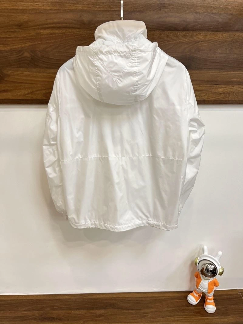 Classic Moncler Outwear 142069