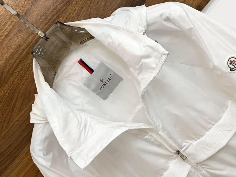 Classic Moncler Outwear 142069