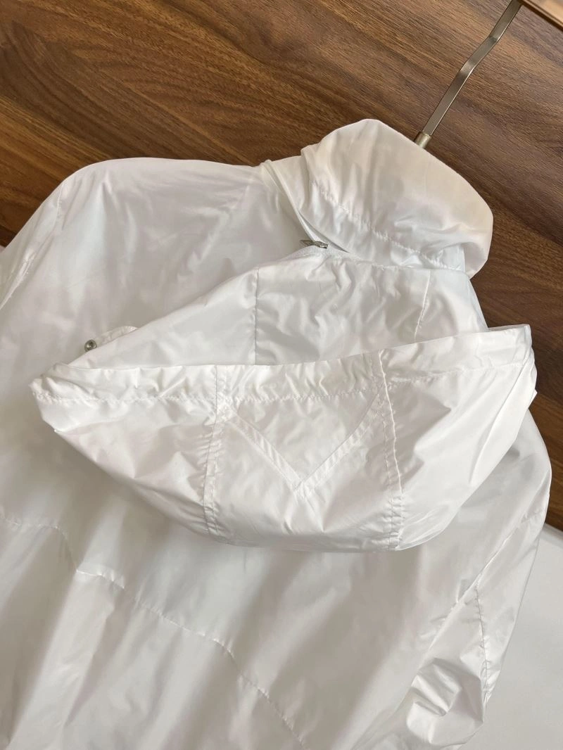 Classic Moncler Outwear 142069