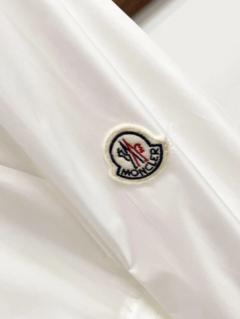 Classic Moncler Outwear 142069