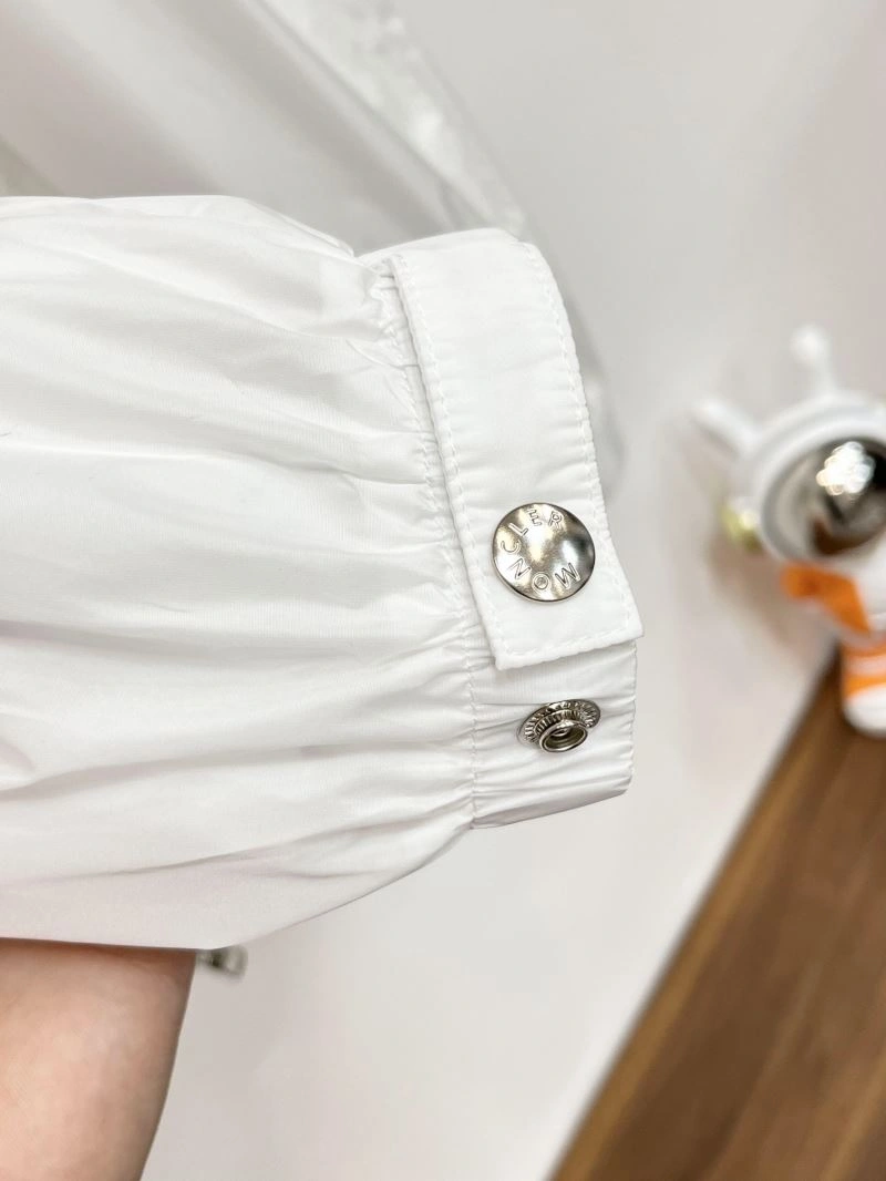 Classic Moncler Outwear 142069