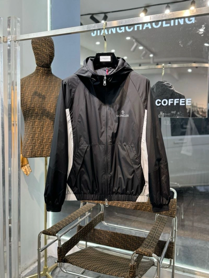 Moncler Outwear QuickDry 142137