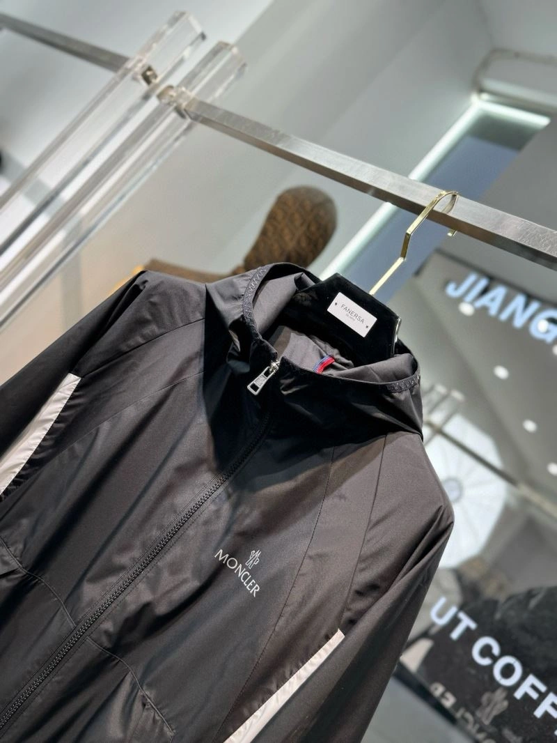 Moncler Outwear QuickDry 142137