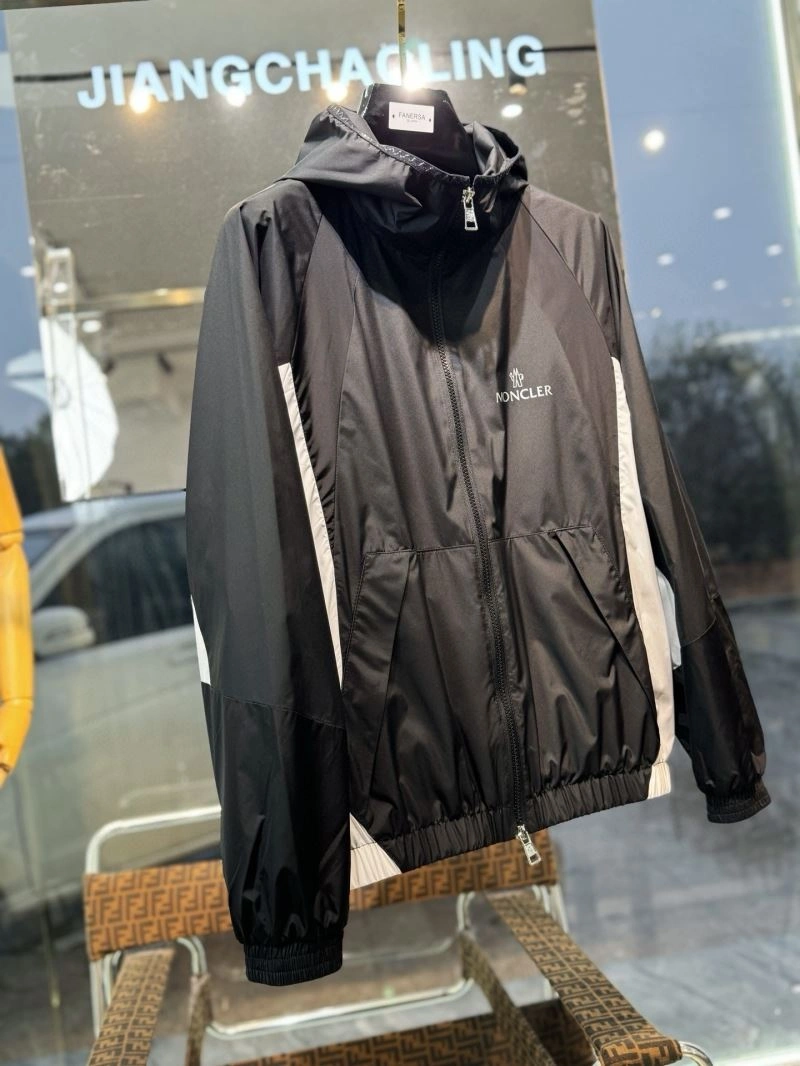 Moncler Outwear QuickDry 142137