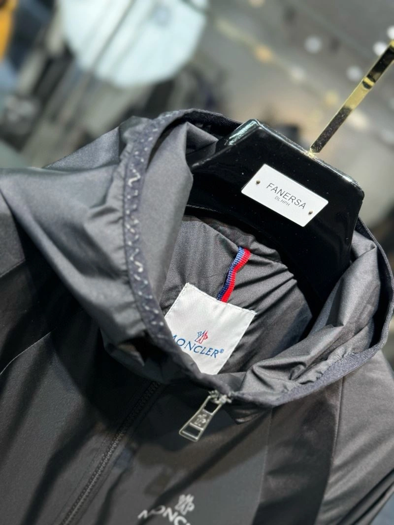 Moncler Outwear QuickDry 142137