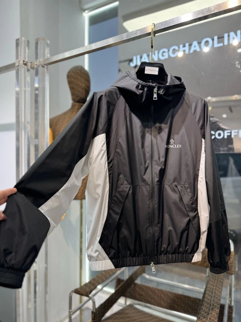 Moncler Outwear QuickDry 142137