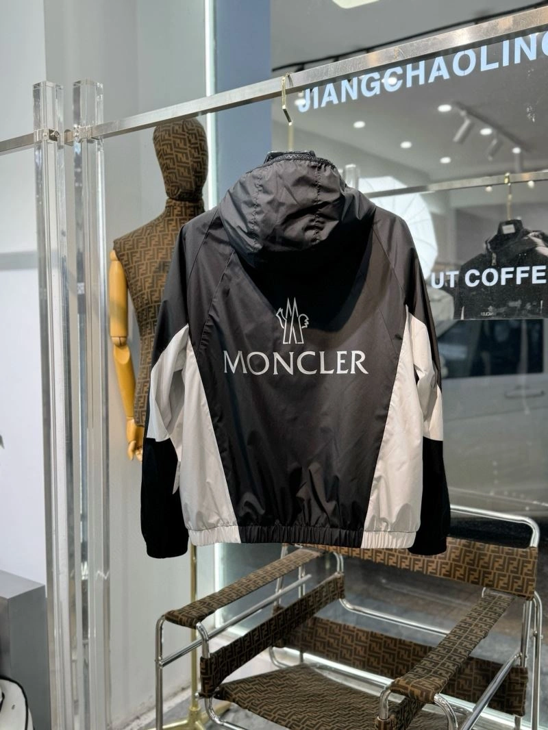 Moncler Outwear QuickDry 142137