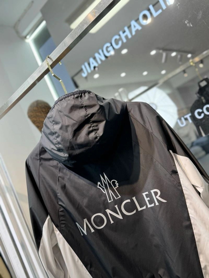Moncler Outwear QuickDry 142137