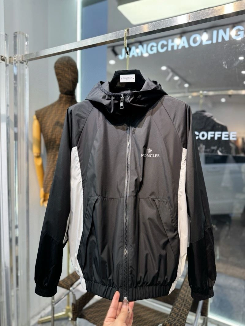 Moncler Outwear QuickDry 142137