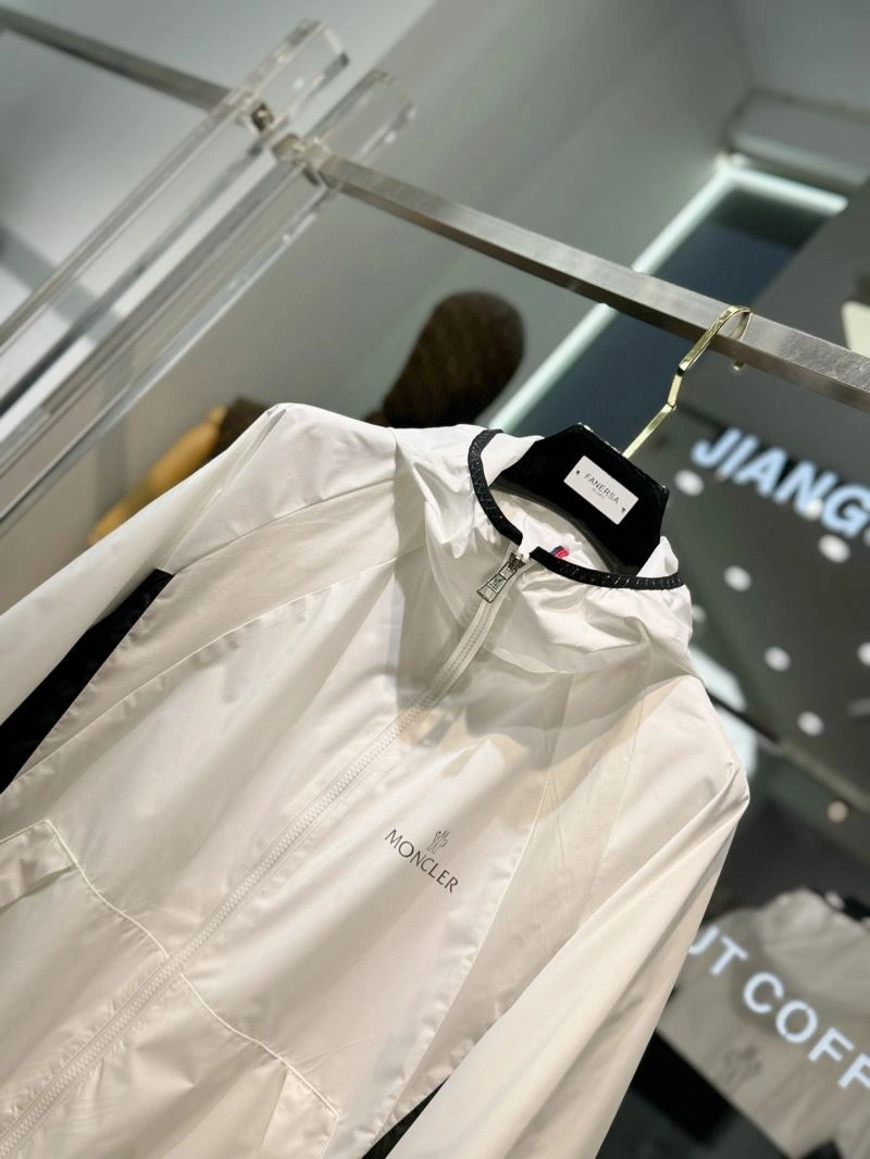 Moncler Outwear Minimalist 142063