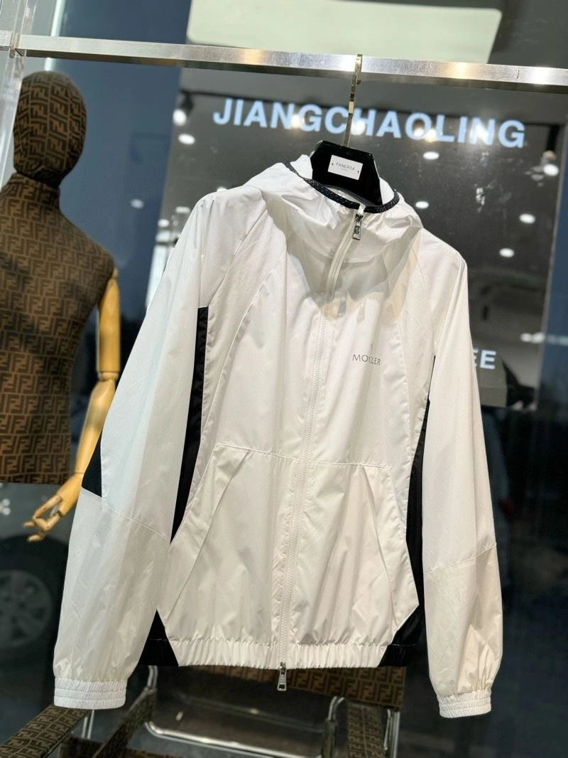 Moncler Outwear Minimalist 142063