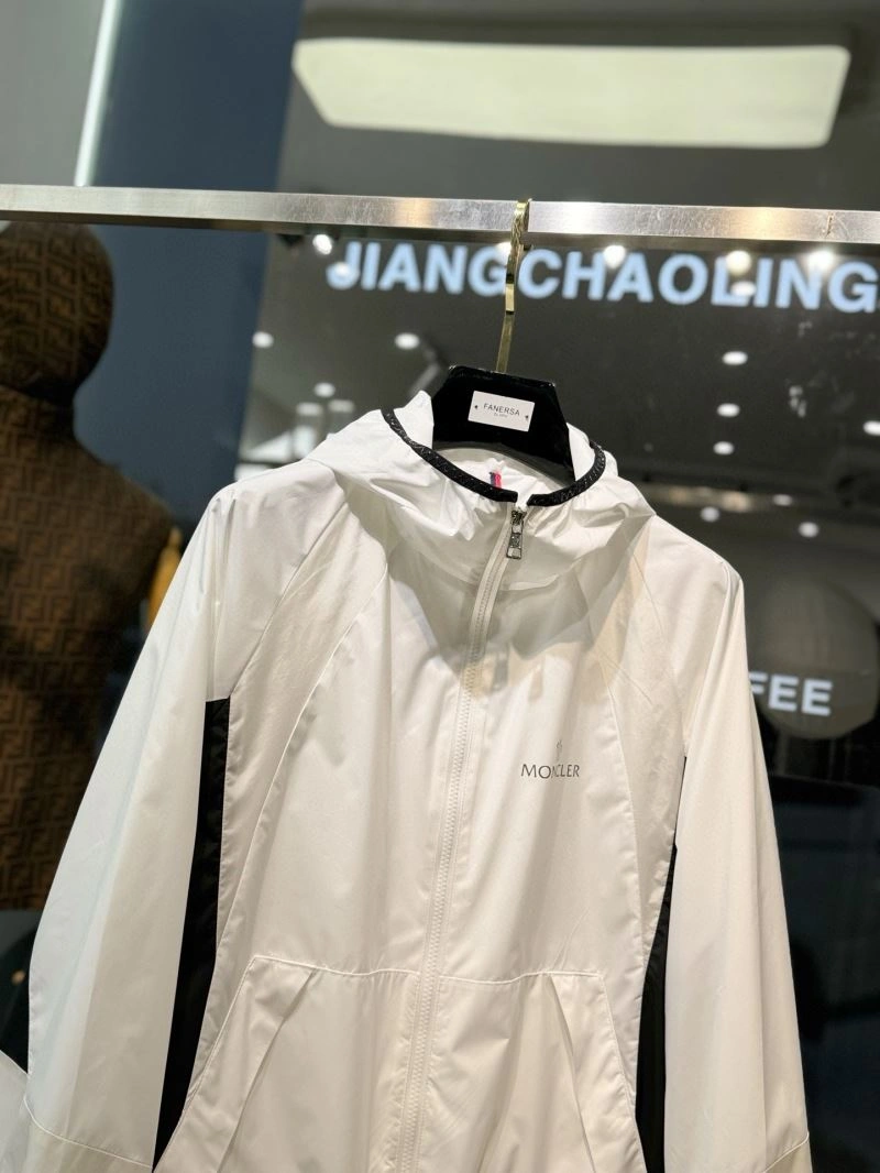 Moncler Outwear Minimalist 142063