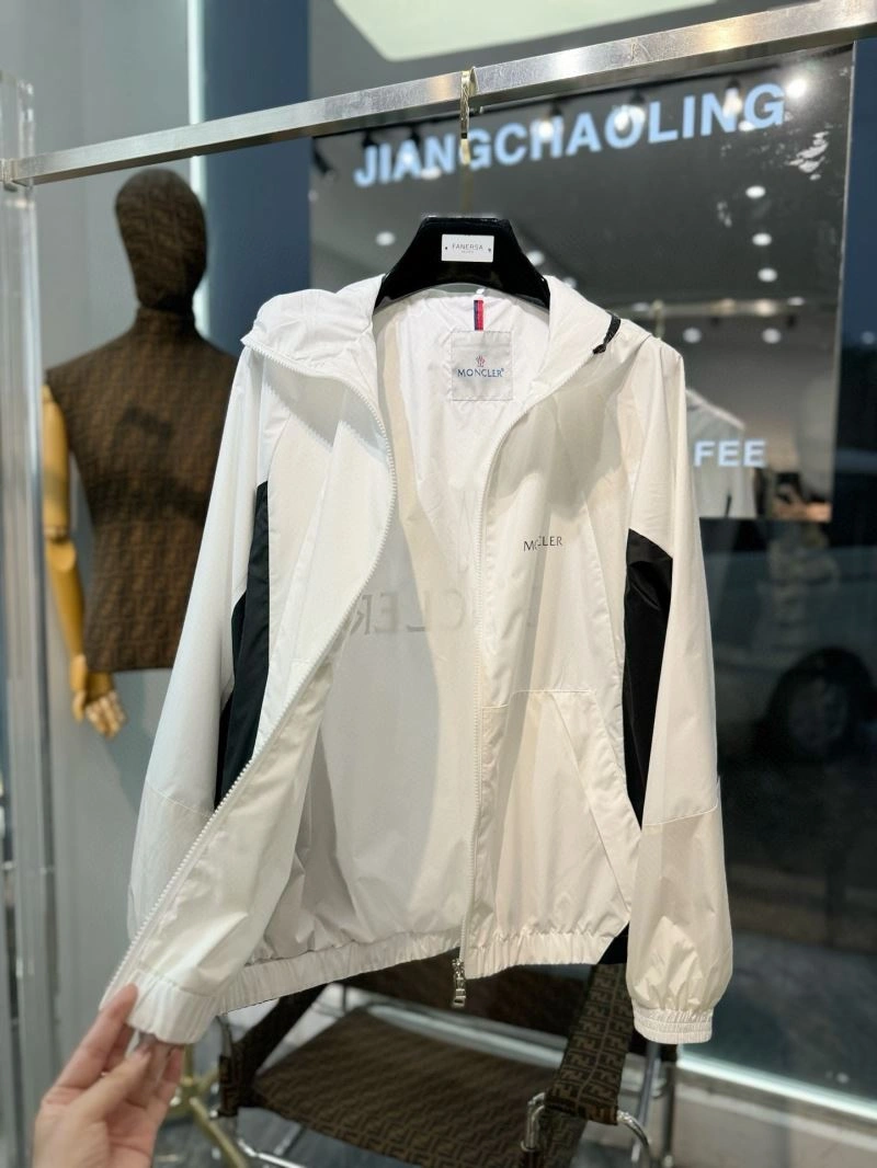 Moncler Outwear Minimalist 142063