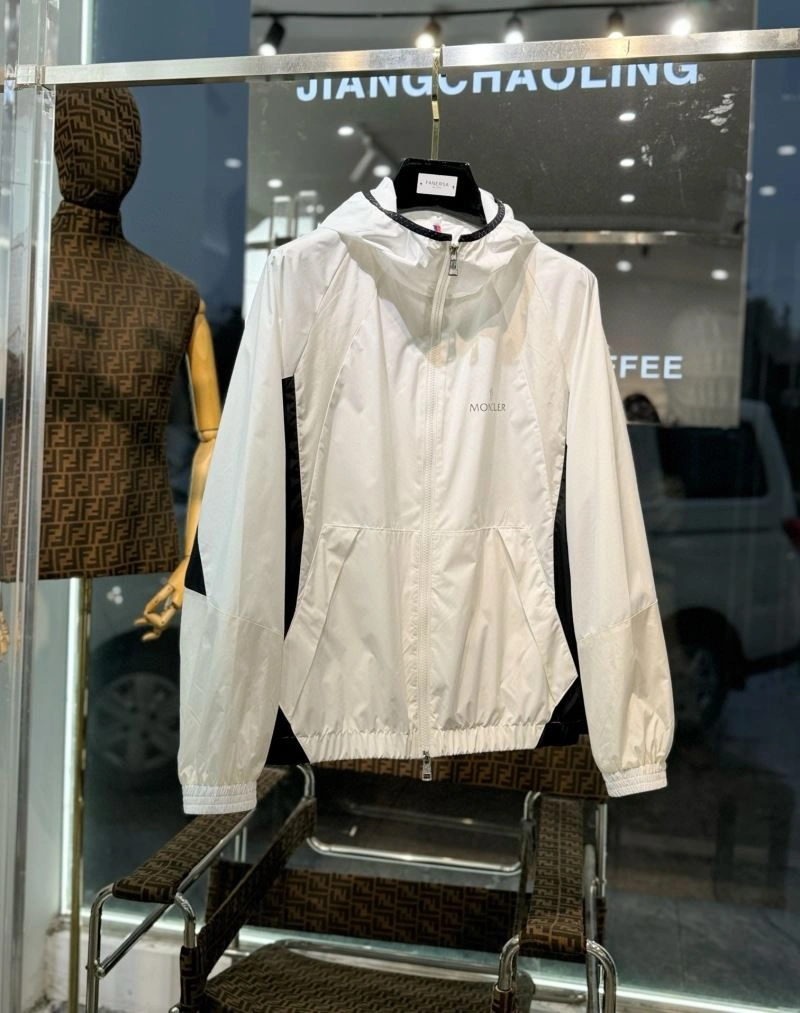 Moncler Outwear Minimalist 142063