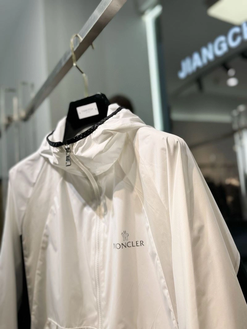 Moncler Outwear Minimalist 142063