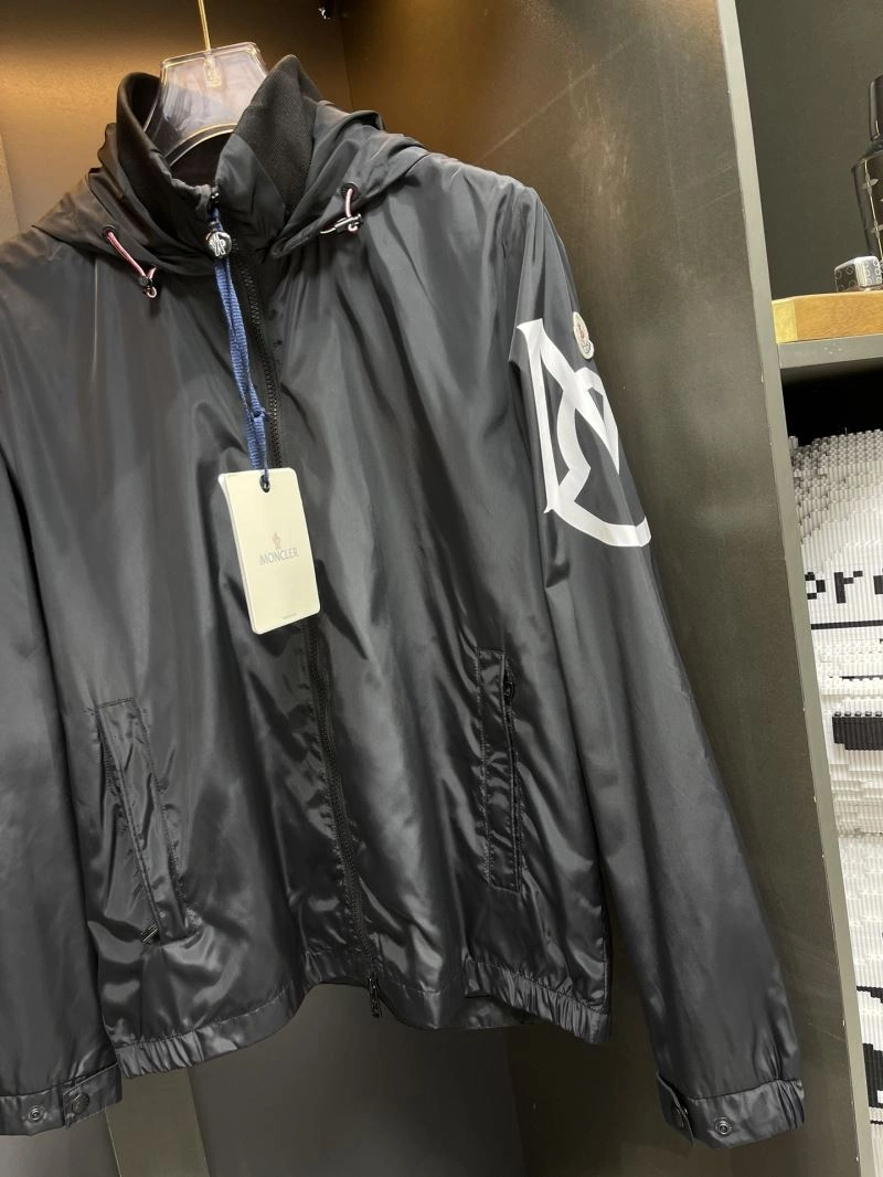 Moncler Outwear QuickDry 142059