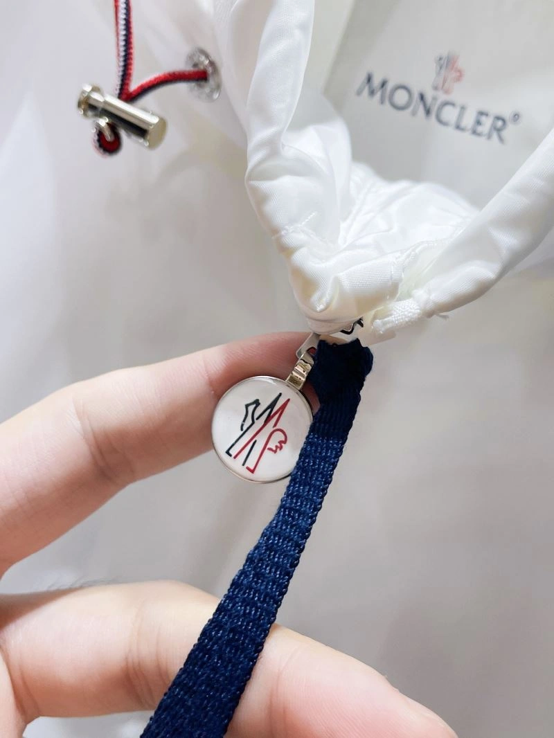 OdorResistant Moncler Outwear 142049