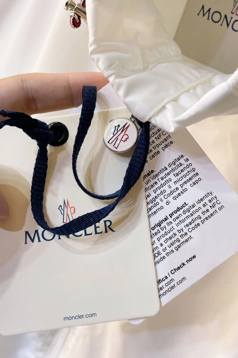 Moncler Outwear Packable 142056