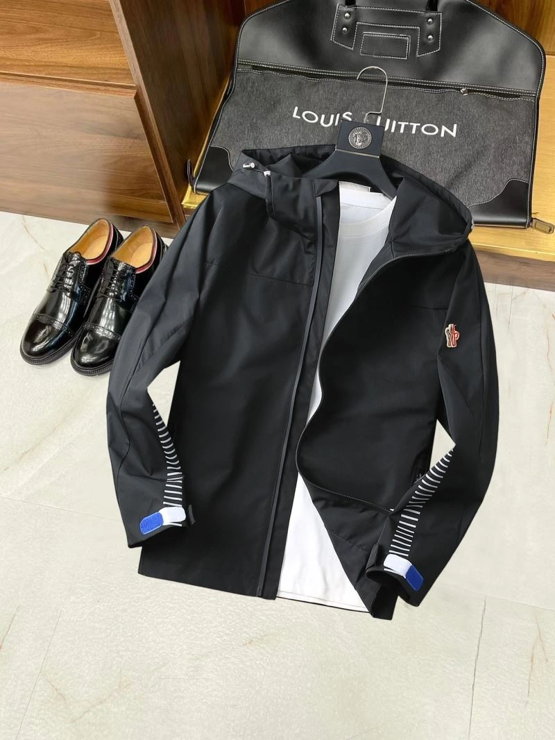 Effortless Moncler Outwear 142045