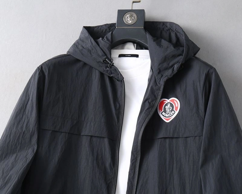 Practical Moncler Outwear 142040