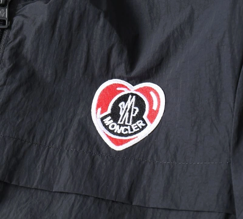 Practical Moncler Outwear 142040
