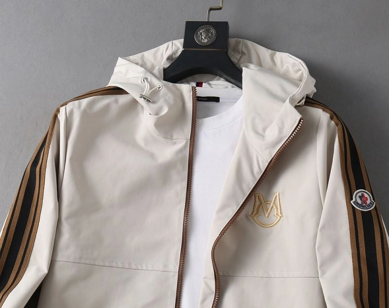 Bright Moncler Outwear 142044