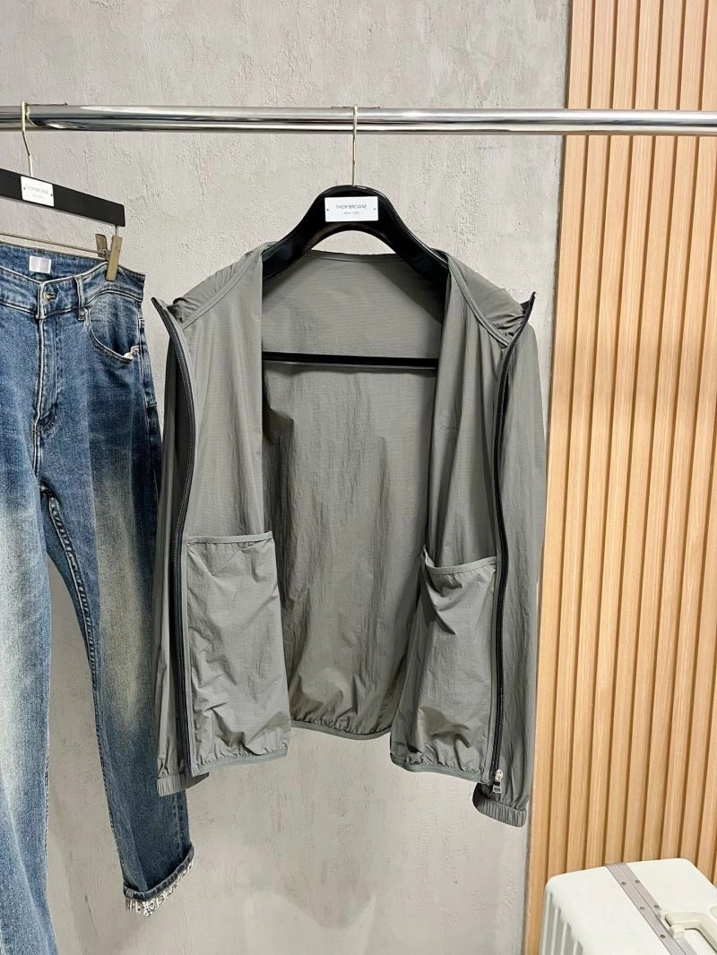 Sleek Moncler Outwear 142037