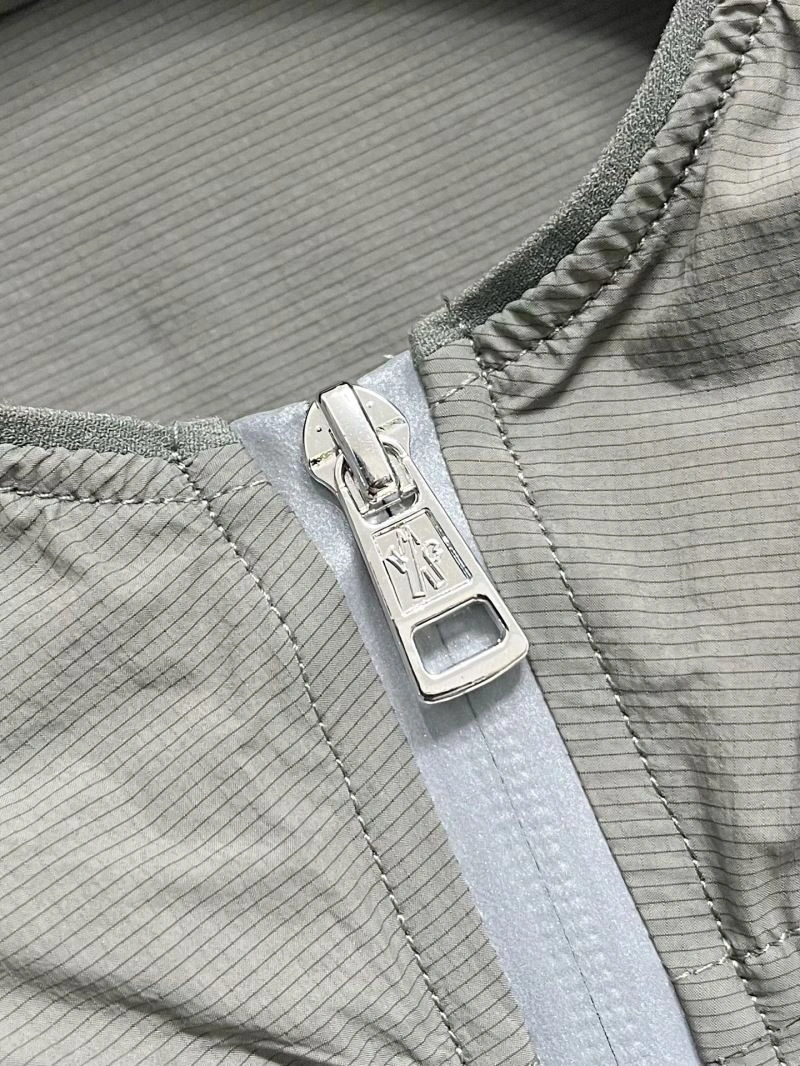 Sleek Moncler Outwear 142037