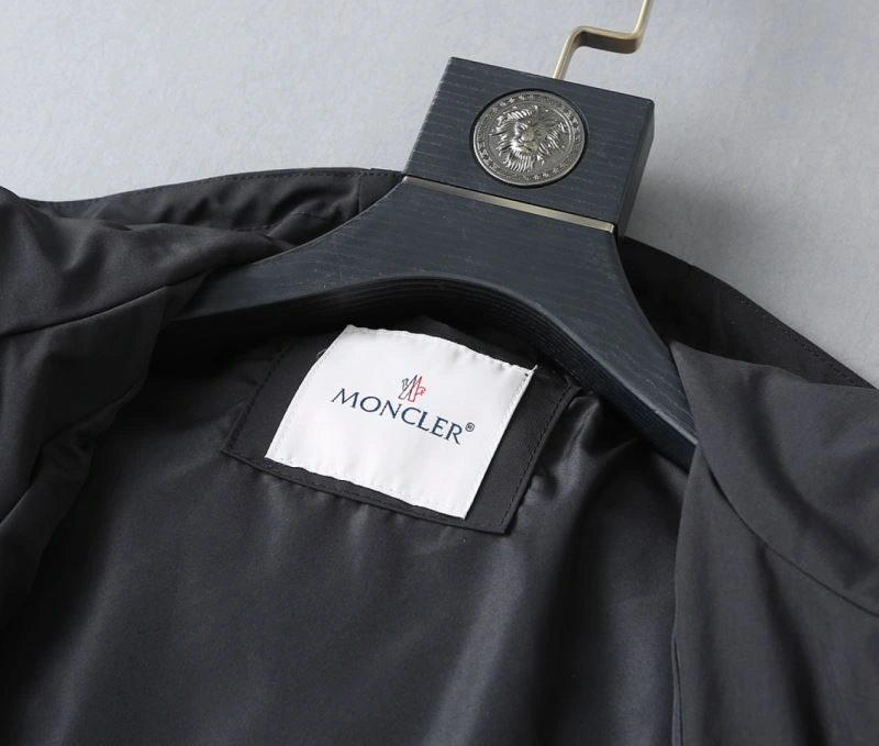 Moncler Outwear Fashionable 142032