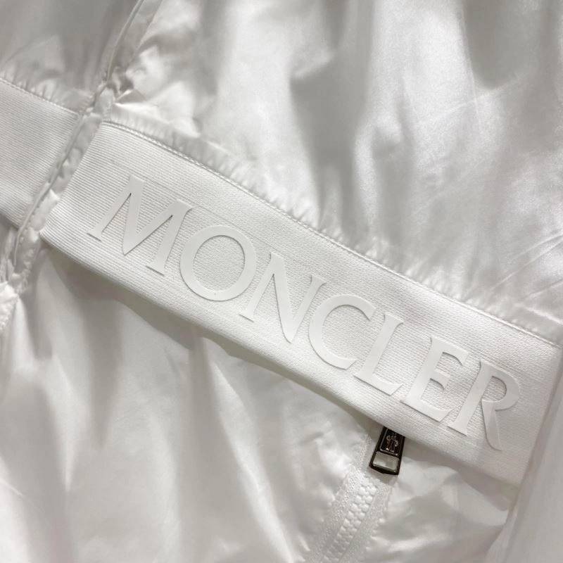 Moncler Outwear Attractive 142070