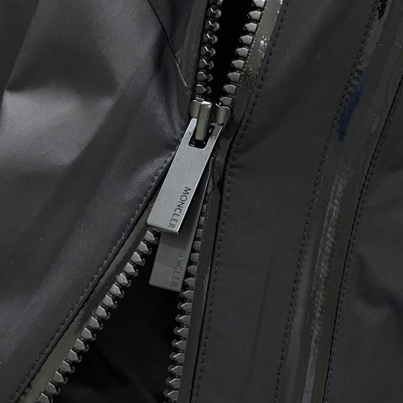 QuickDry Moncler Outwear 142031