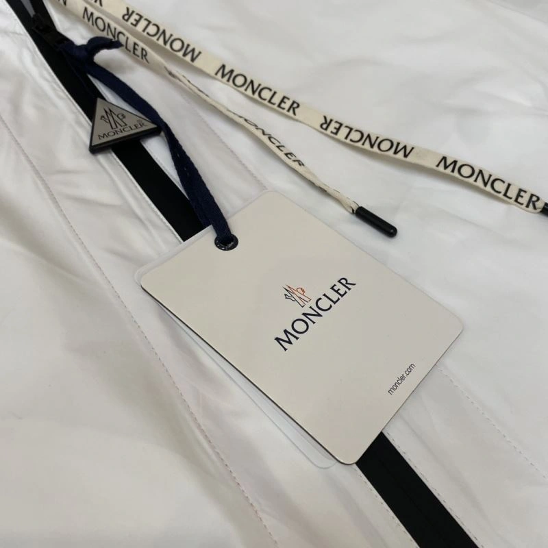 Moncler Outwear Minimalist 142027