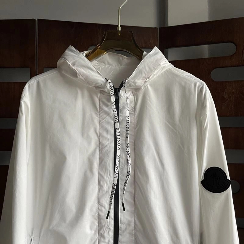 Moncler Outwear Vibrant 142023