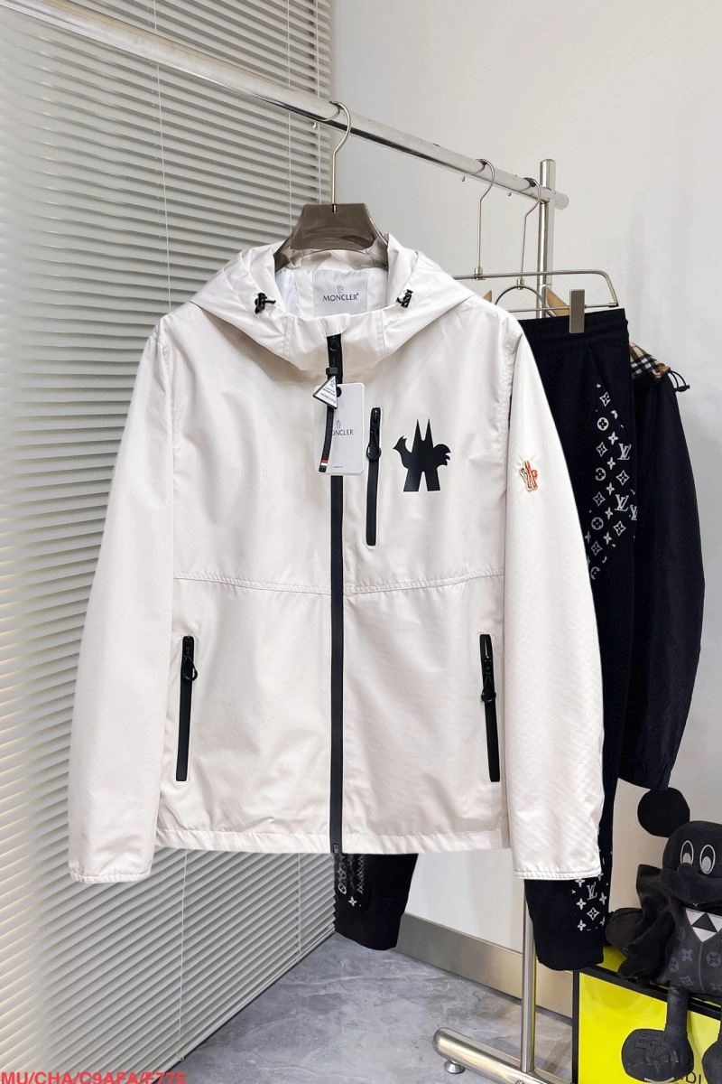 Bright Moncler Outwear 142022