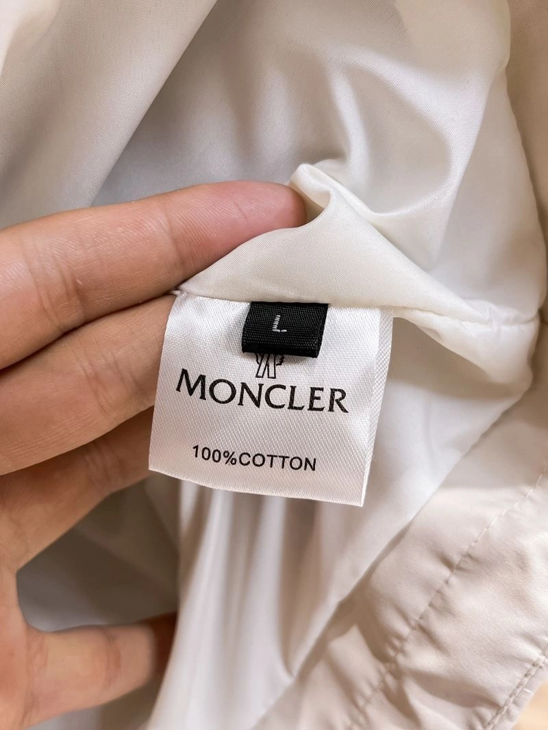 Bright Moncler Outwear 142022