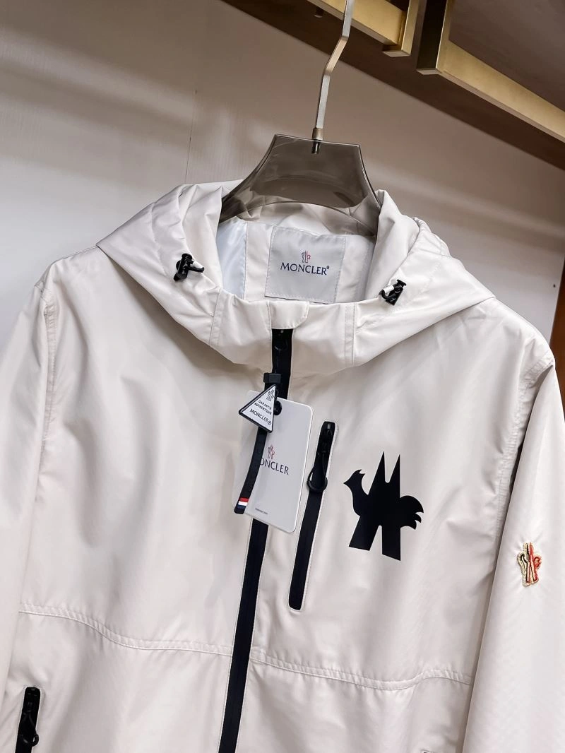 Bright Moncler Outwear 142022