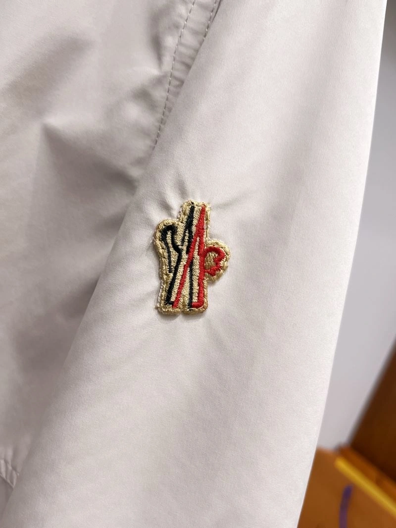 Bright Moncler Outwear 142022