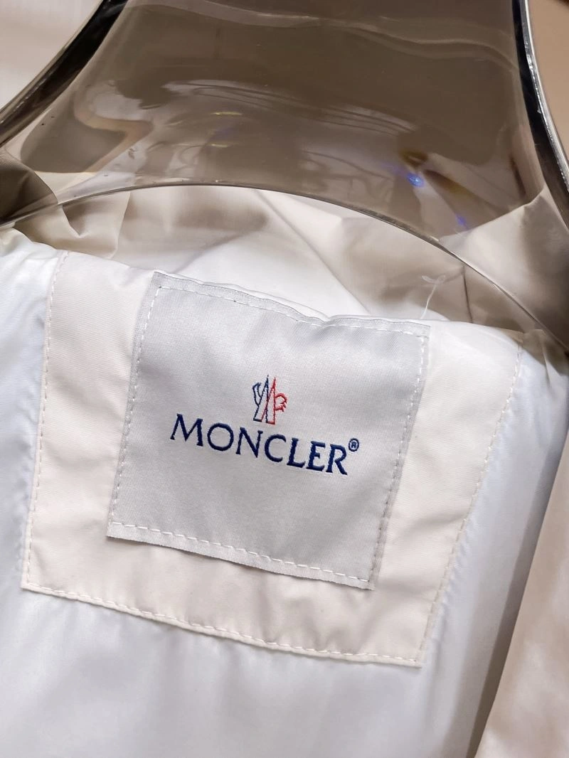 Bright Moncler Outwear 142022