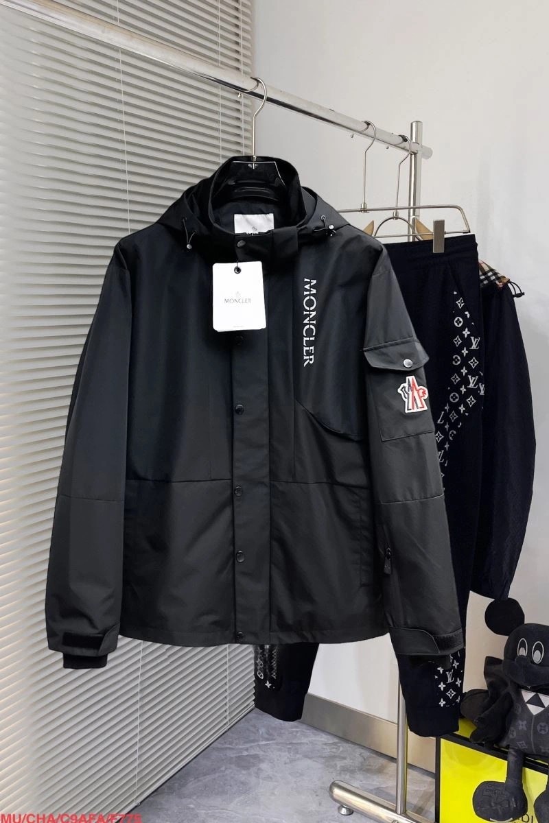 Resilient Moncler Outwear 142018