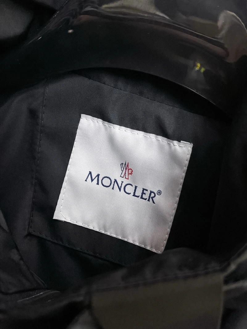Resilient Moncler Outwear 142018