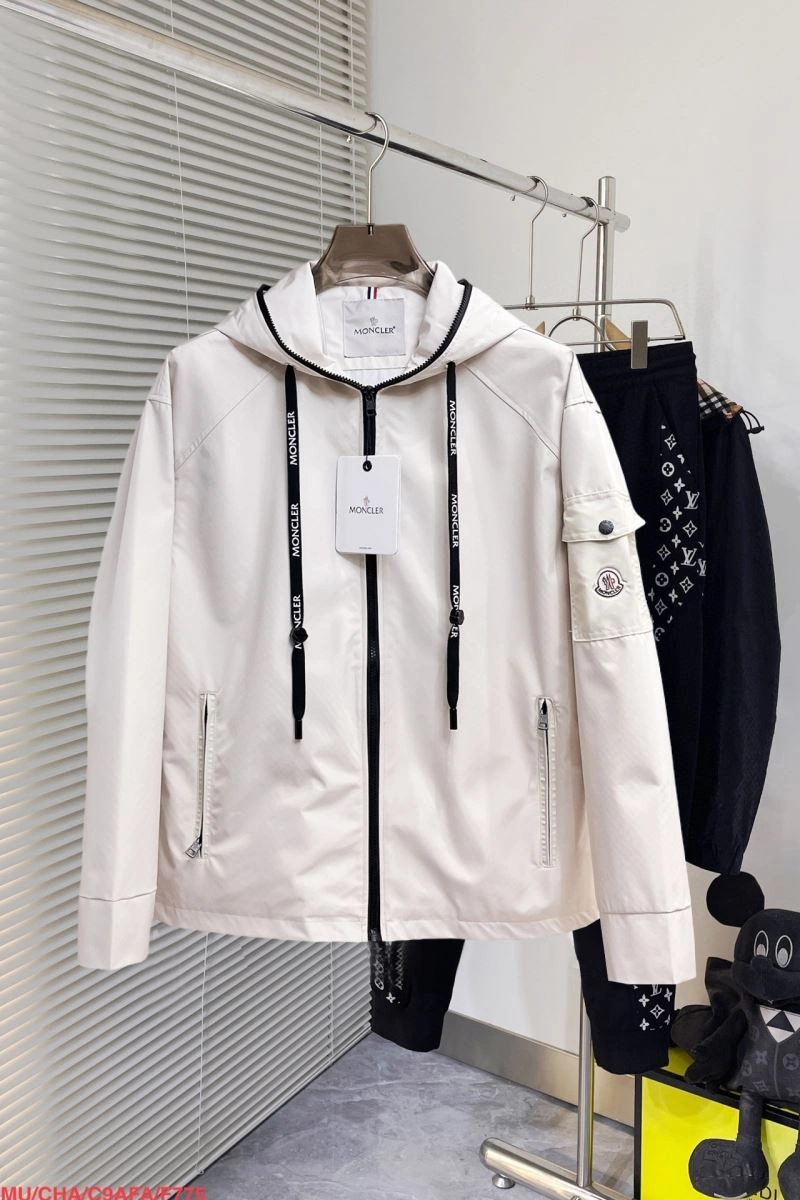 Sleek Moncler Outwear 142009