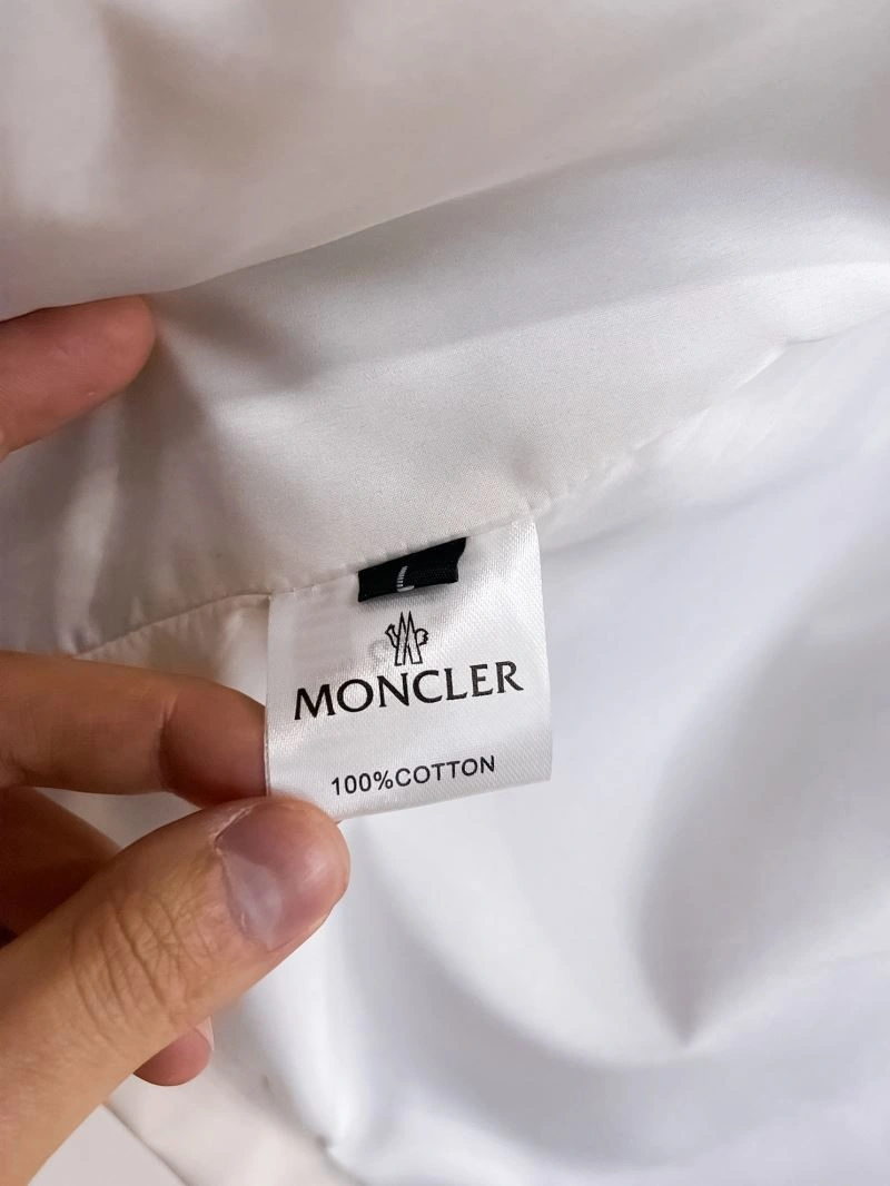 Sleek Moncler Outwear 142009