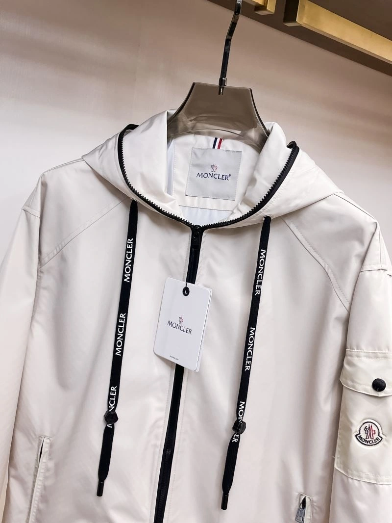 Sleek Moncler Outwear 142009