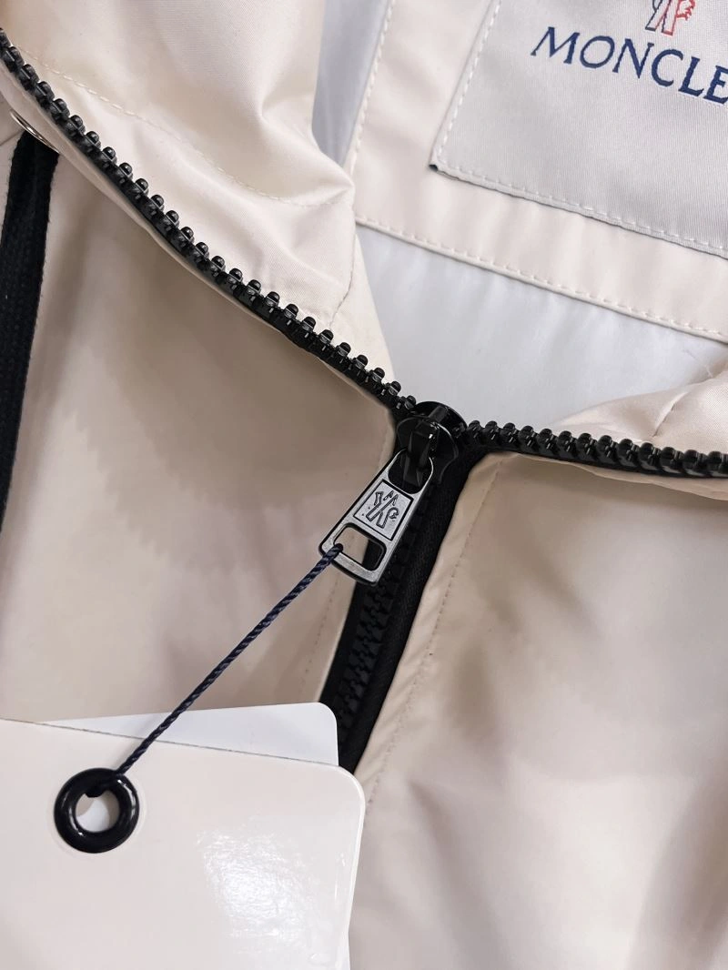 Sleek Moncler Outwear 142009
