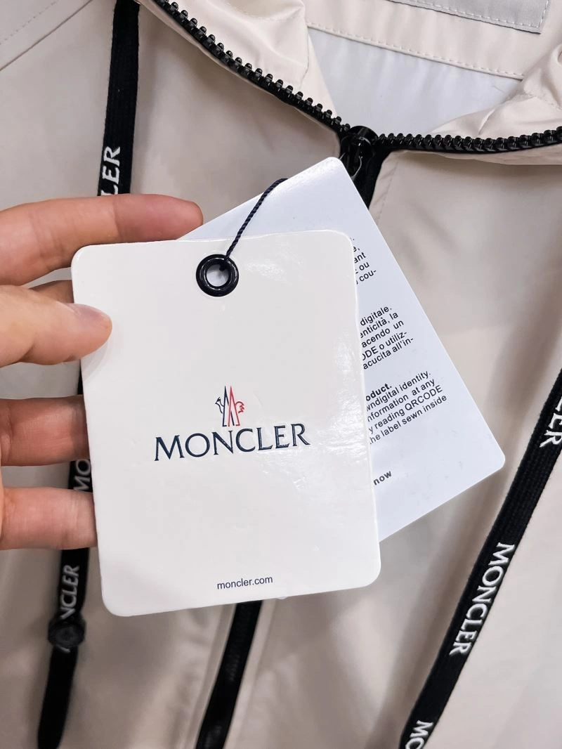 Sleek Moncler Outwear 142009